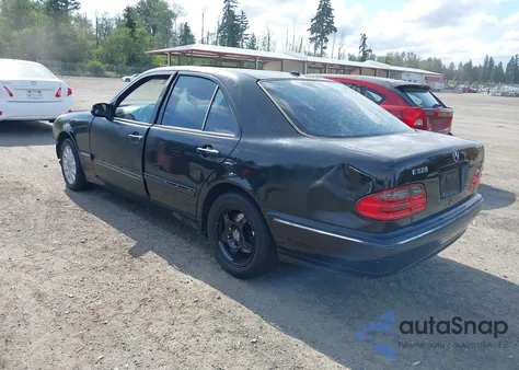 2000 Mercedes-Benz E 320 from USA, damaged, VIN WDBJF65J8YB140156